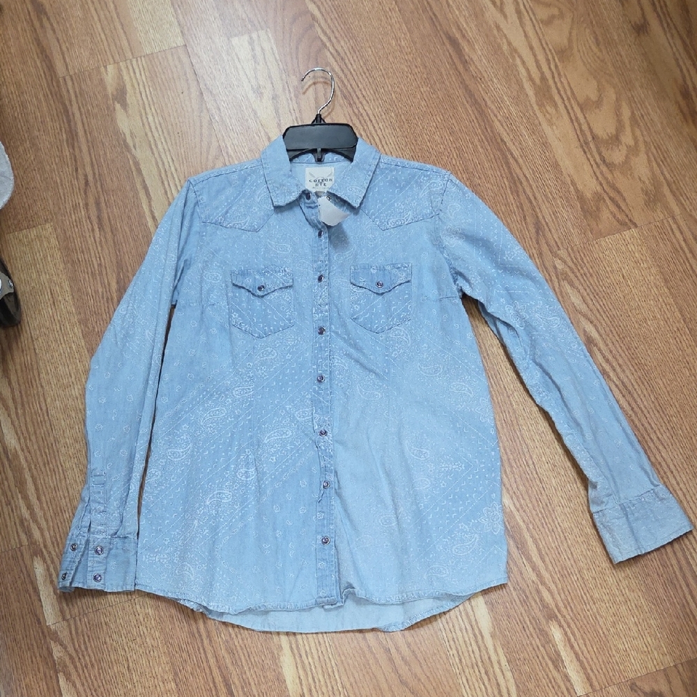 Cotton & Rye Light Blue Denim Button-Up Shirt.  Snaps.  Small